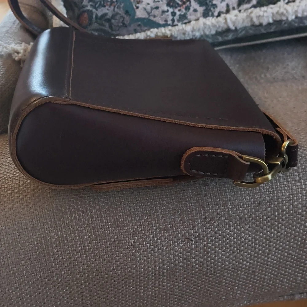 Portland Leather Goods Metro Crossbody - Picture 5 of 8